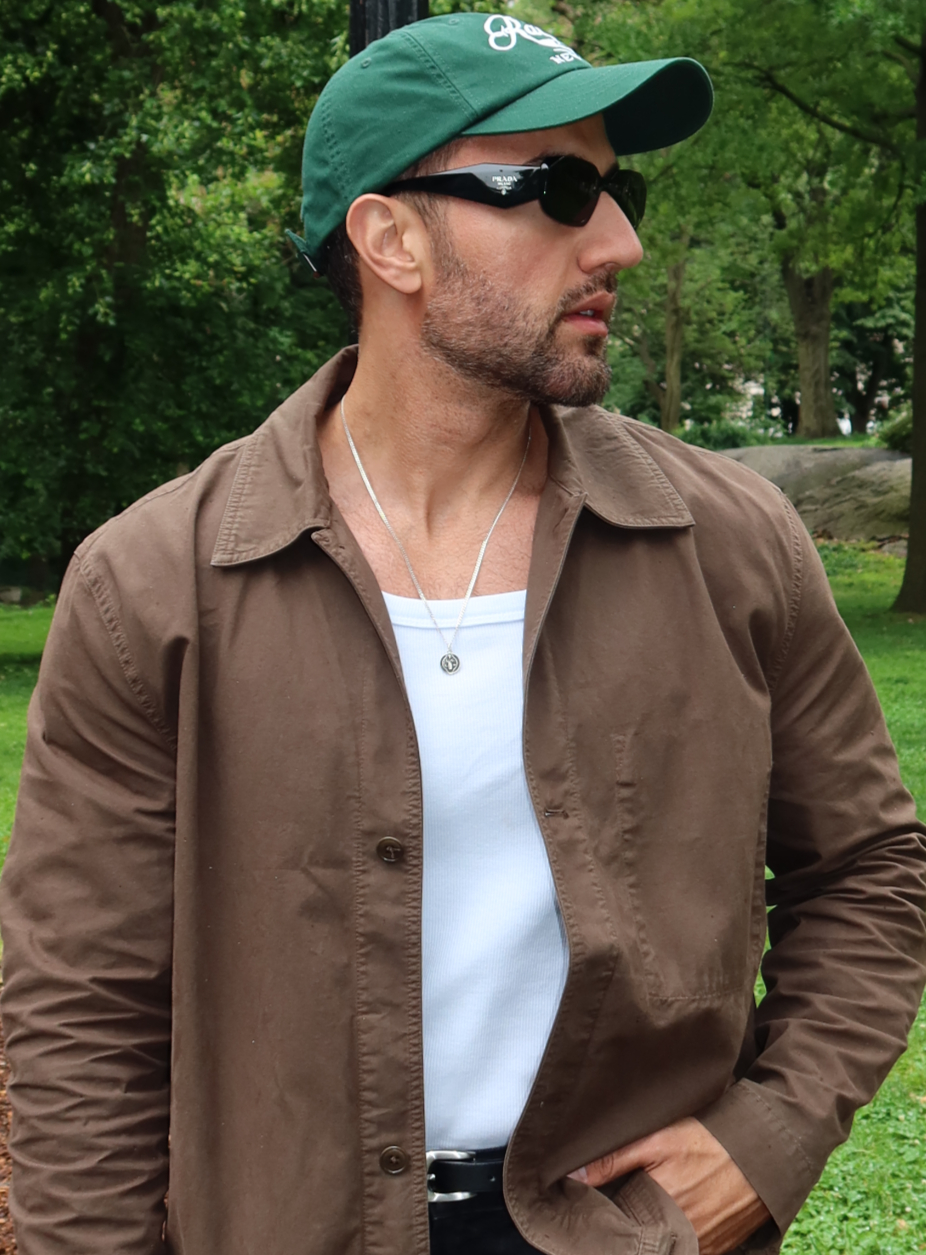 Neto Farrapo — modelo internacional e criador de conteúdo de moda masculina