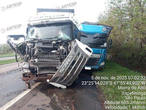 Engavetamento entre caminhões interdita SP-127 em Tatuí
