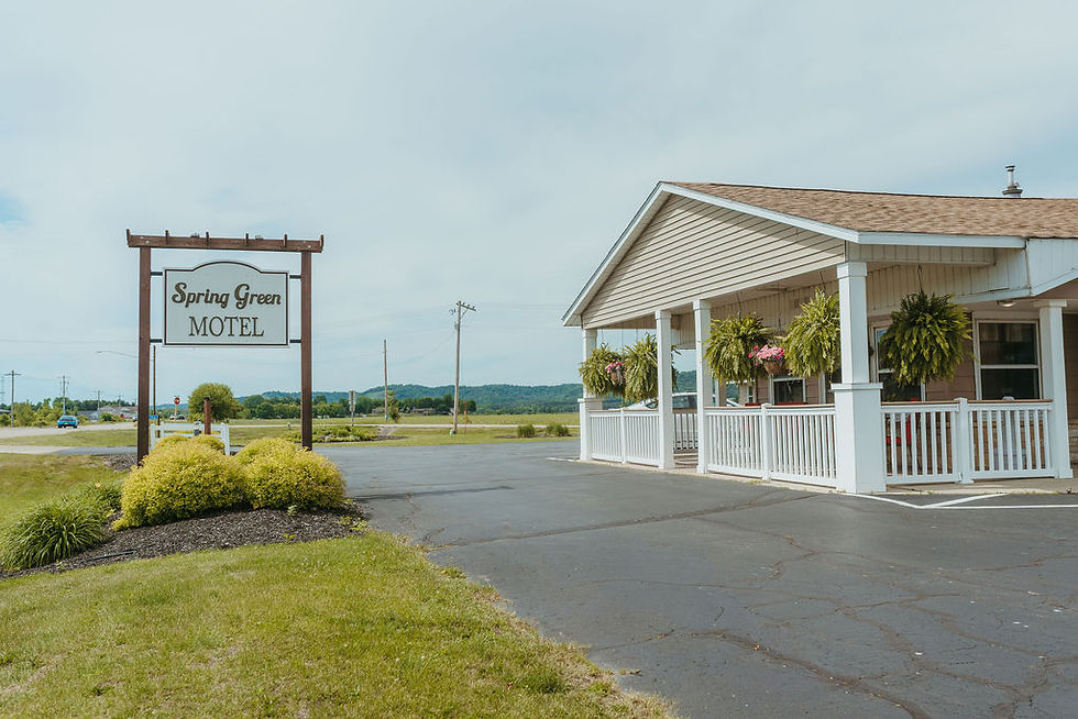 SPRING GREEN MOTEL