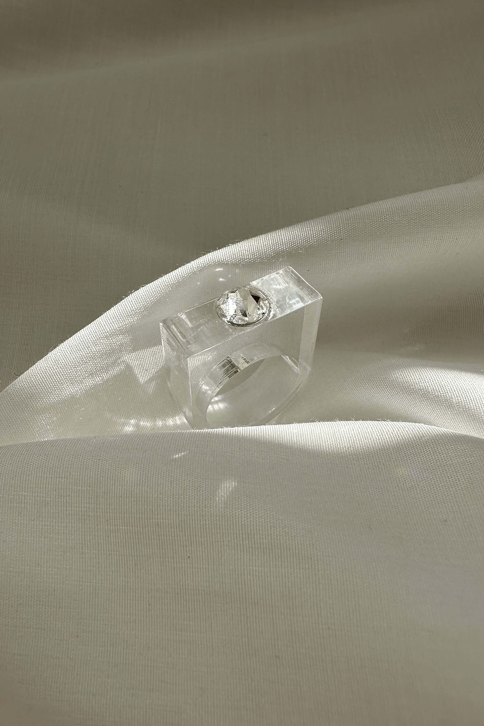 THE ONE CLEAR RING