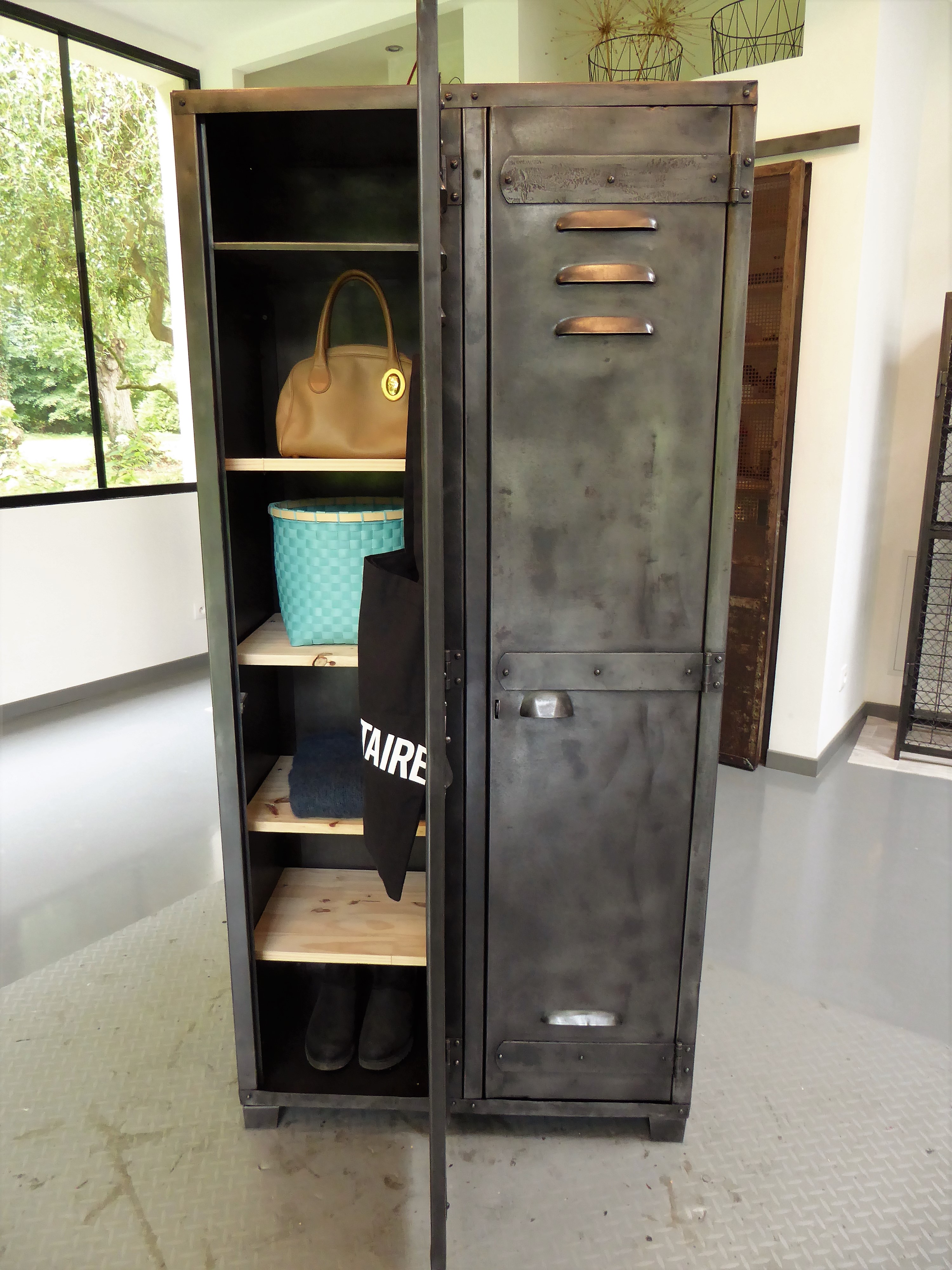 armoire vintage en métal