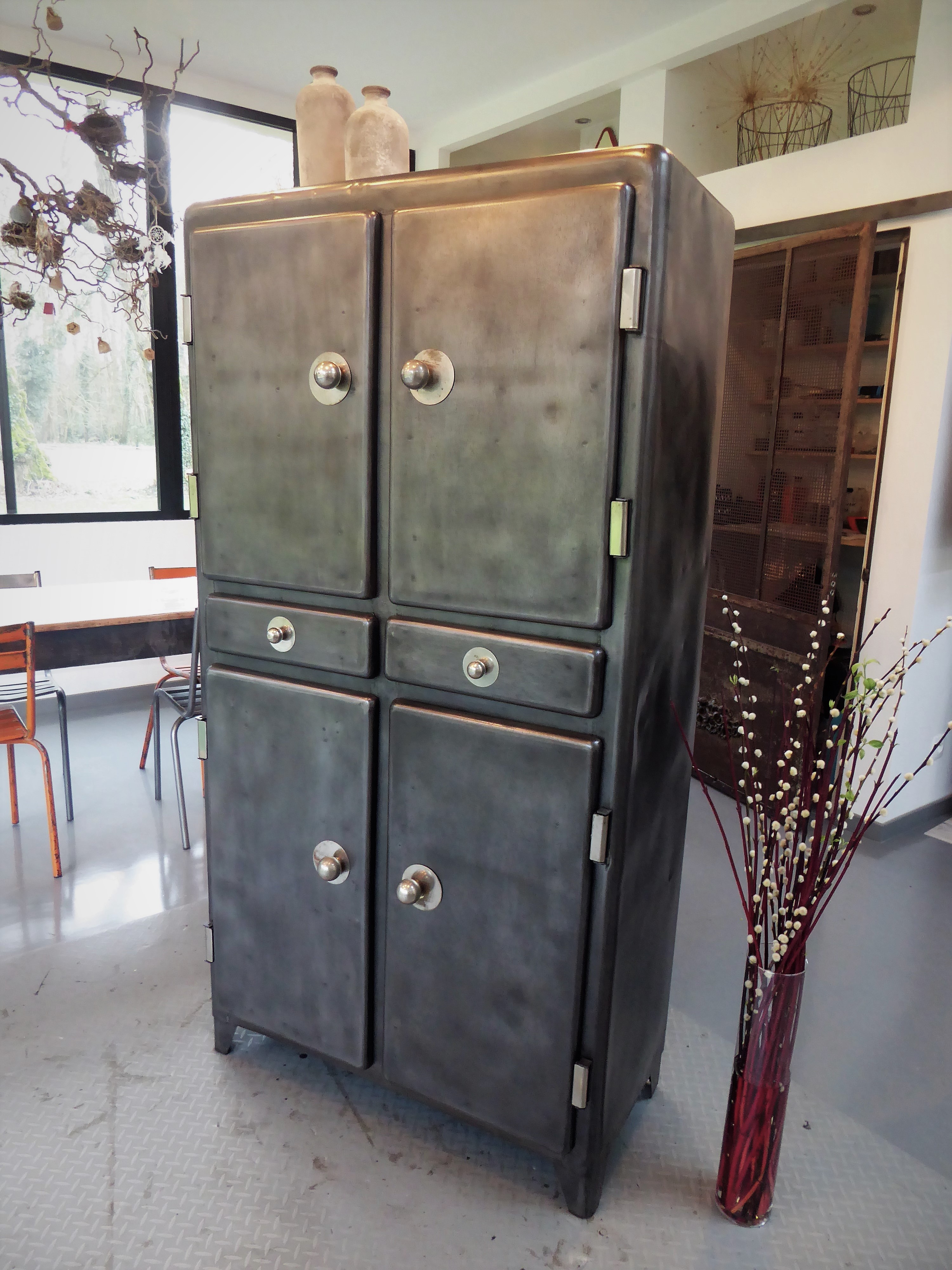armoire vintage en métal