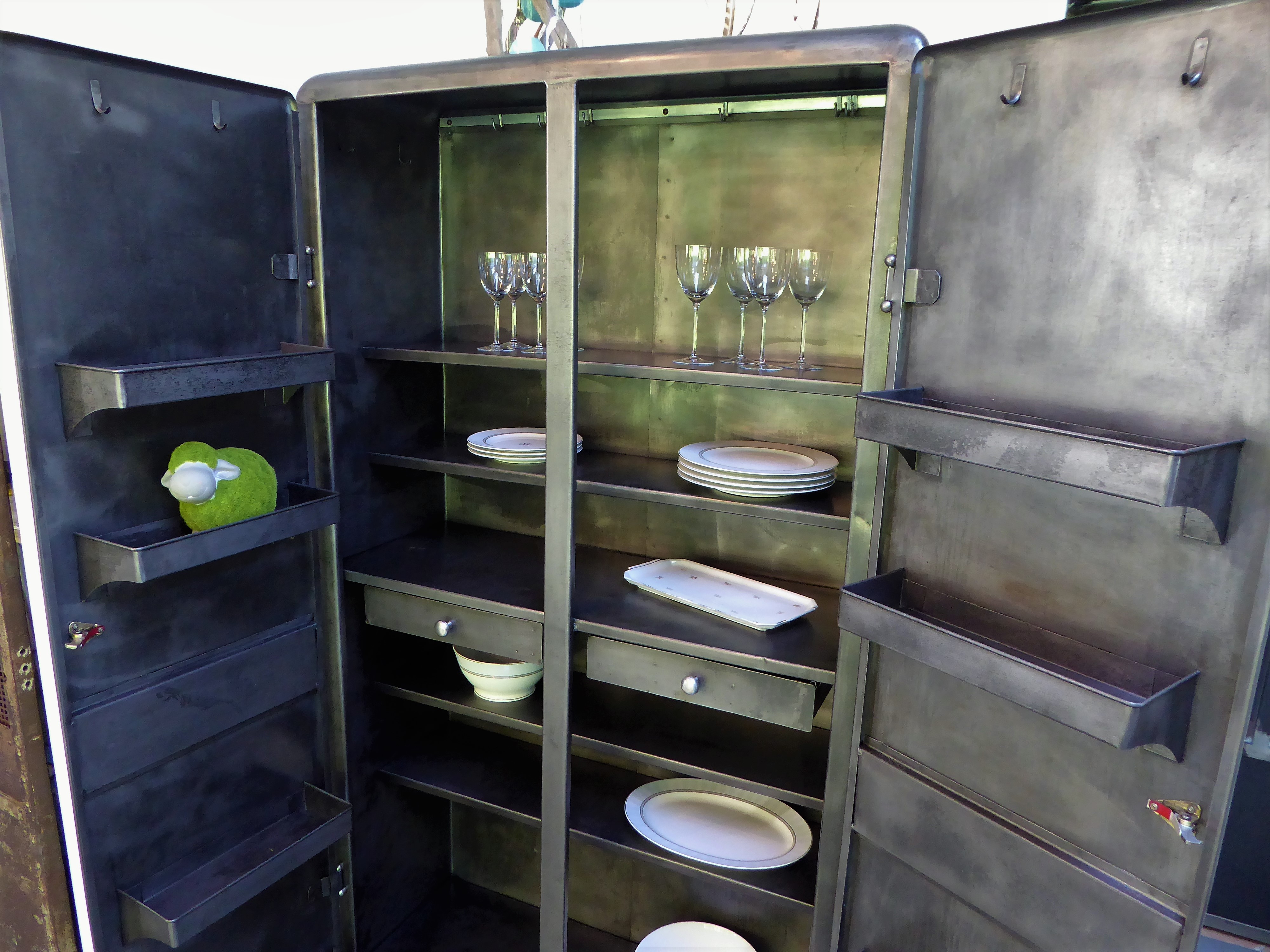 armoire vintage en métal