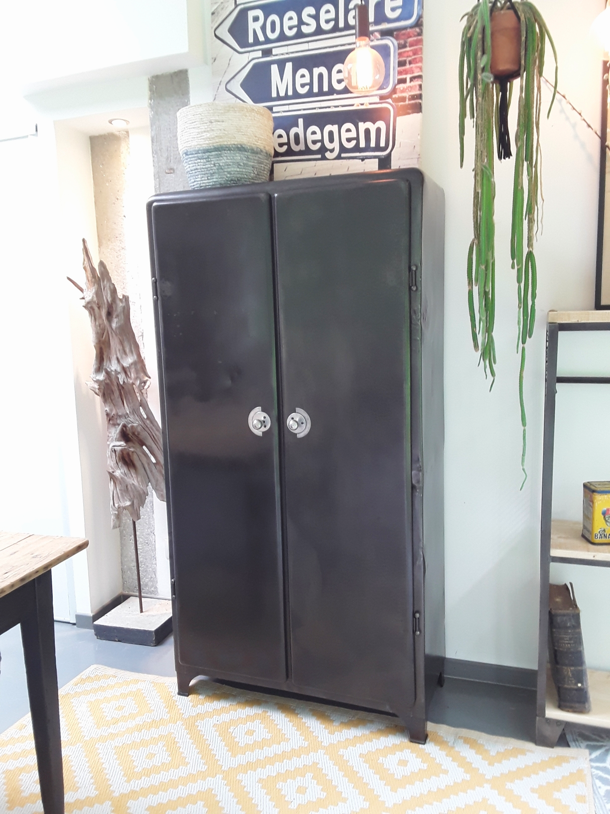 armoire vintage en métal