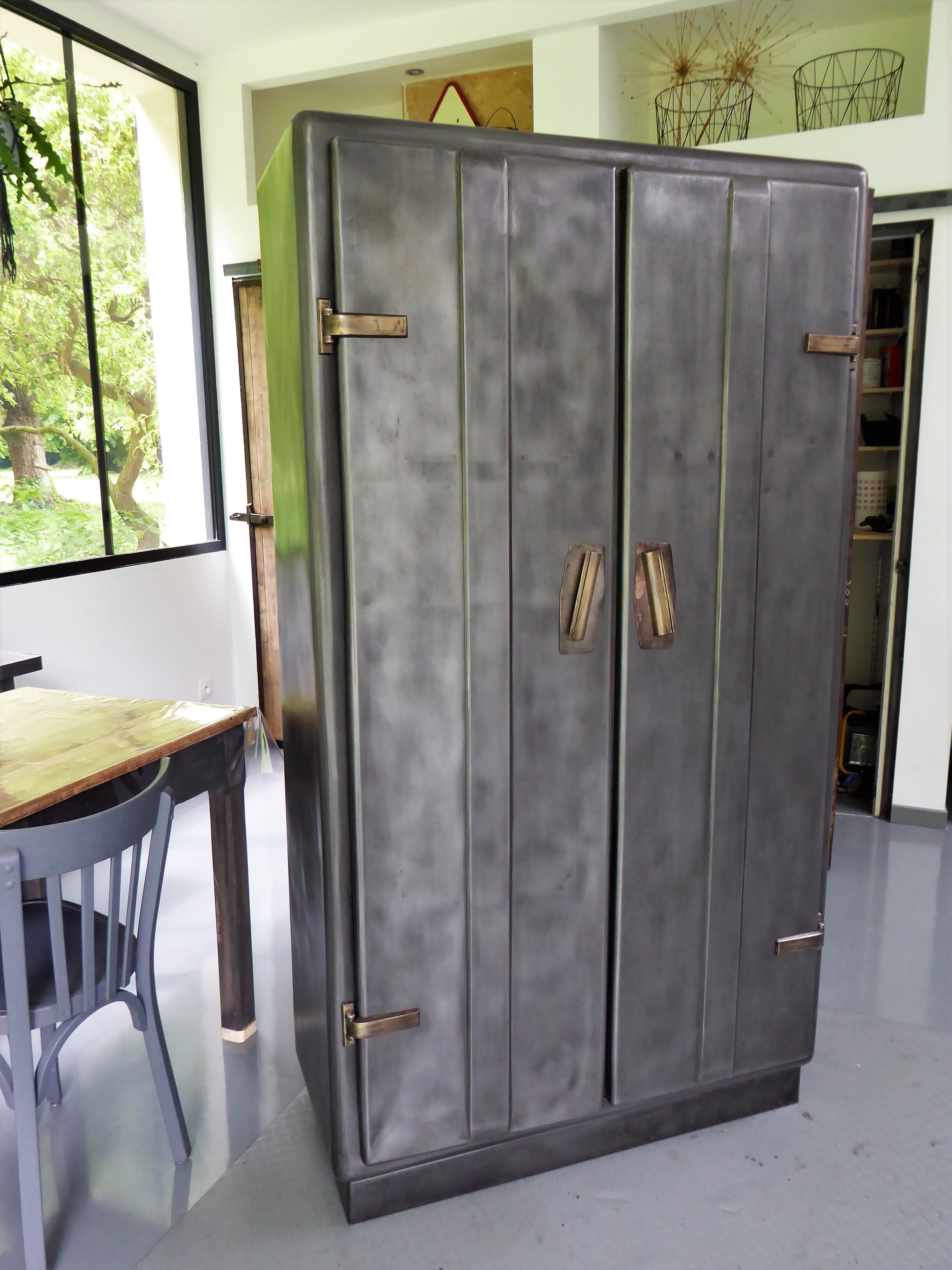armoire vintage en métal