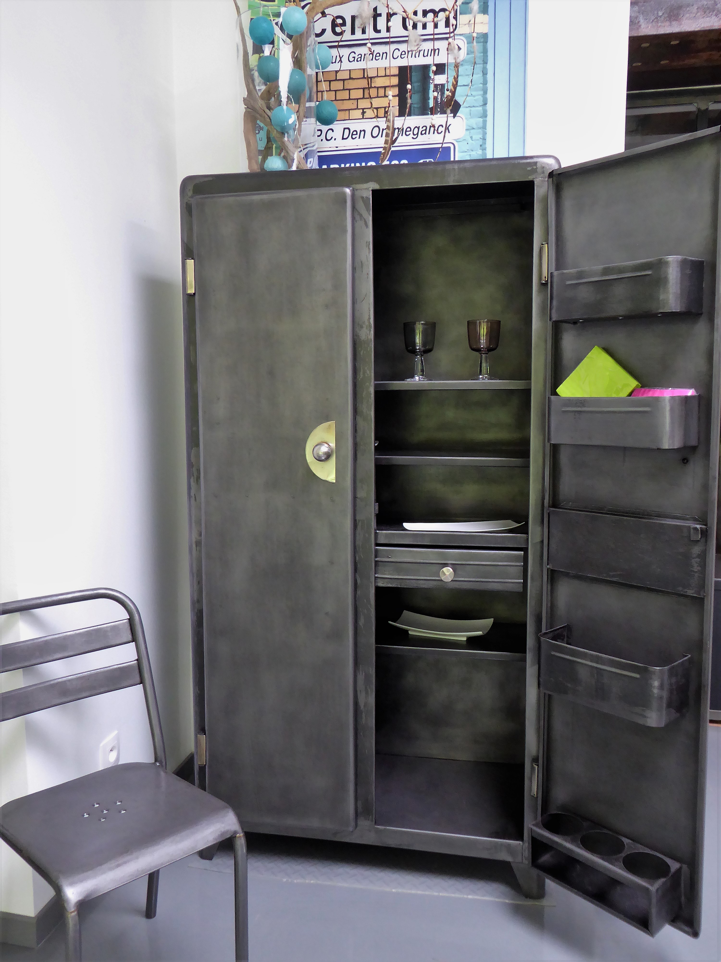 armoire vintage en métal