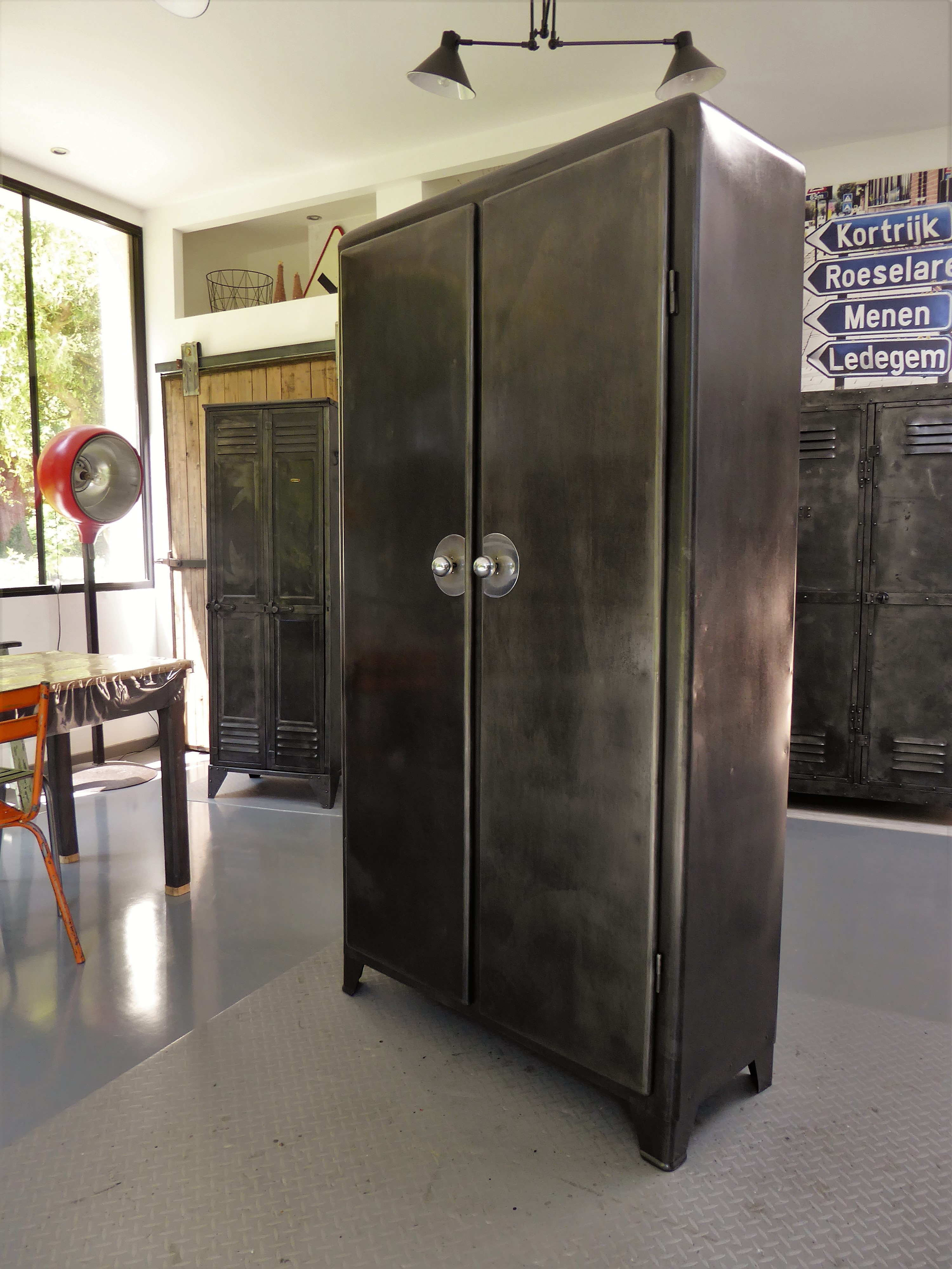 armoire vintage en métal