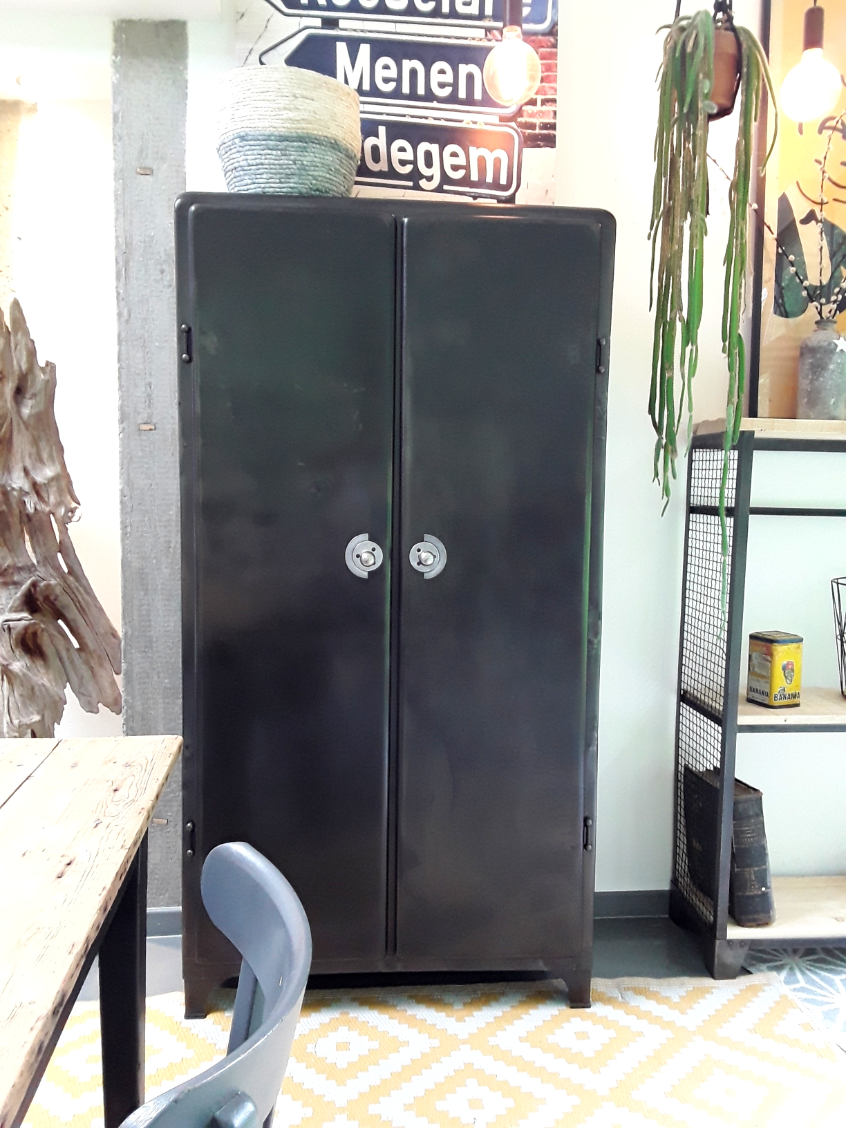 armoire vintage en métal