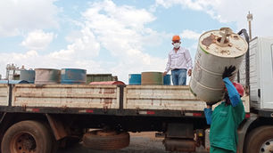 CRV Industrial faz a doação de tambores para coleta seletiva...