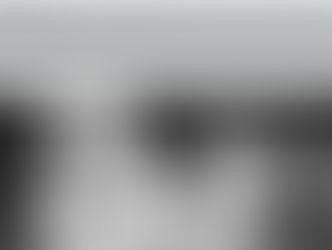 Pierres tombales avec des symboles maçonniques dans un cimetière d’Hokkaidō