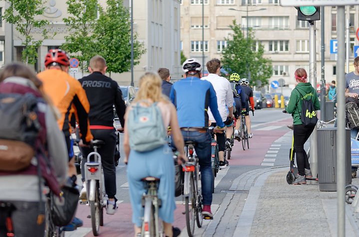 cyclists-4242229.jpg