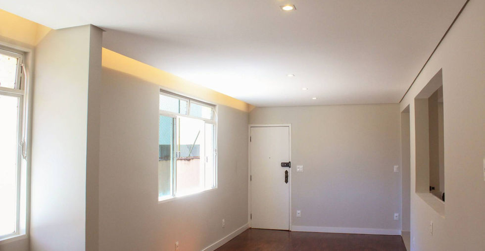 Apartamento reformado de 118 metros quadrados no Sion, com 4 quartos, suíte, cozinha americana planejada, sala ampla para dois ambientes e 2 vagas de garagem cobertas, pronto para morar em Belo Horizonte.