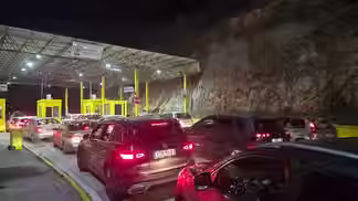 Vërshim masiv në kufi: 10 mijë emigrantë kthehen për Pashkë!