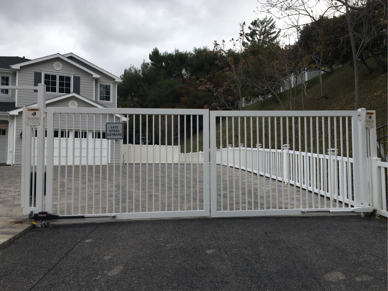 White aluminum slide gate and fence at a hillside home in Tarzana, CA