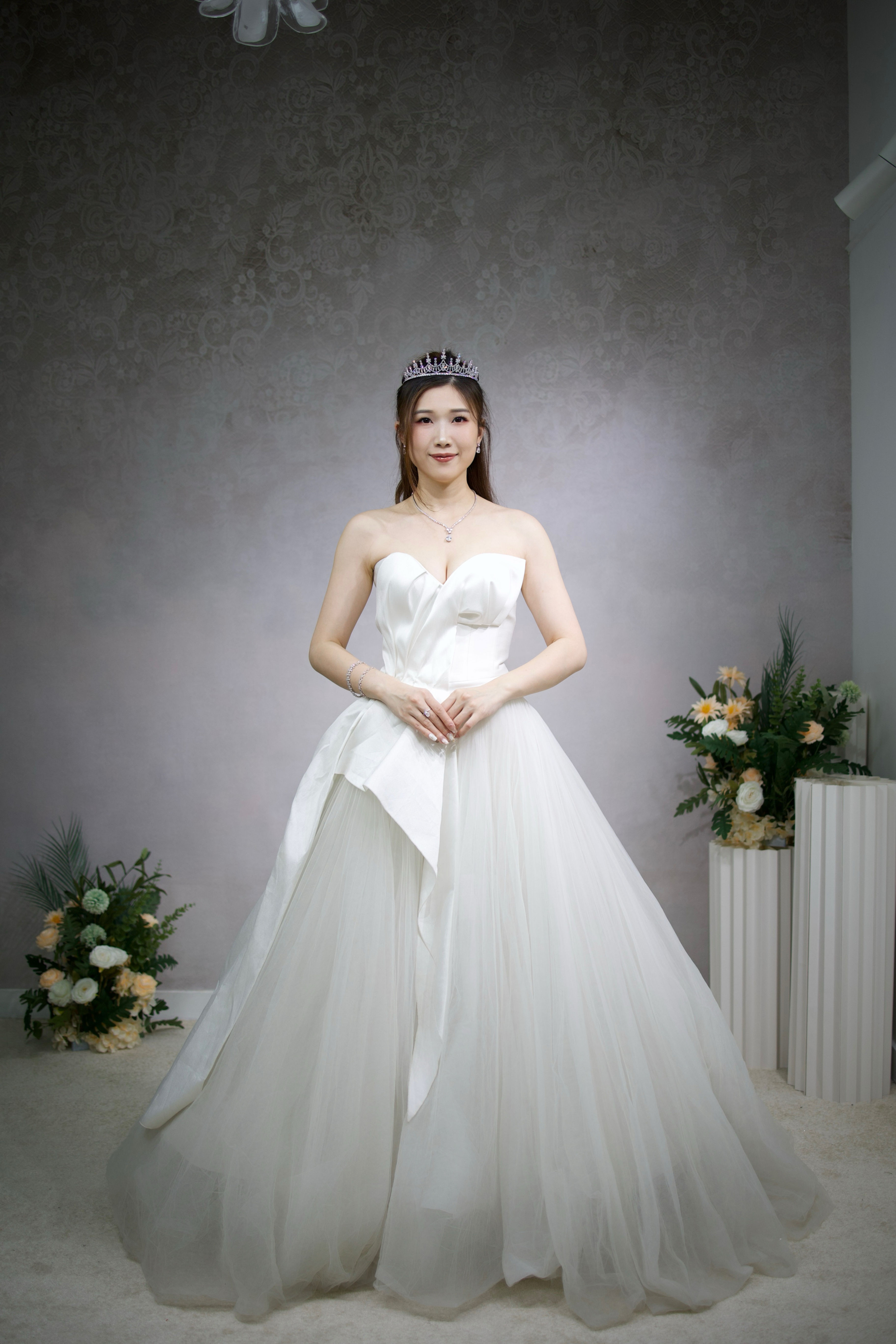 WD051 緞面平口v領拼多層紗婚紗