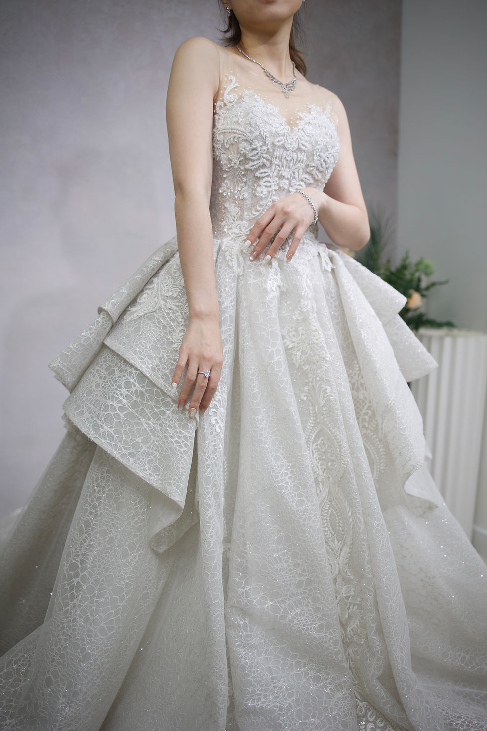 Thumbnail: WD027 Vest 3D Lace Water Ripple Palace Style Long Train Wedding Dress