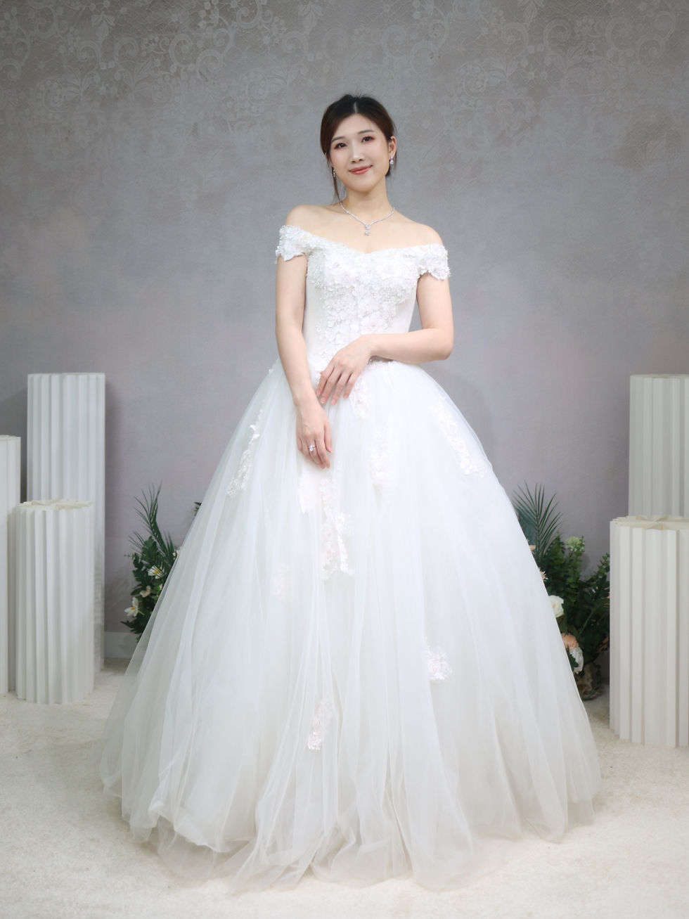 Thumbnail: WD020 Handmade Flower Embroidery Beaded Wedding Dress