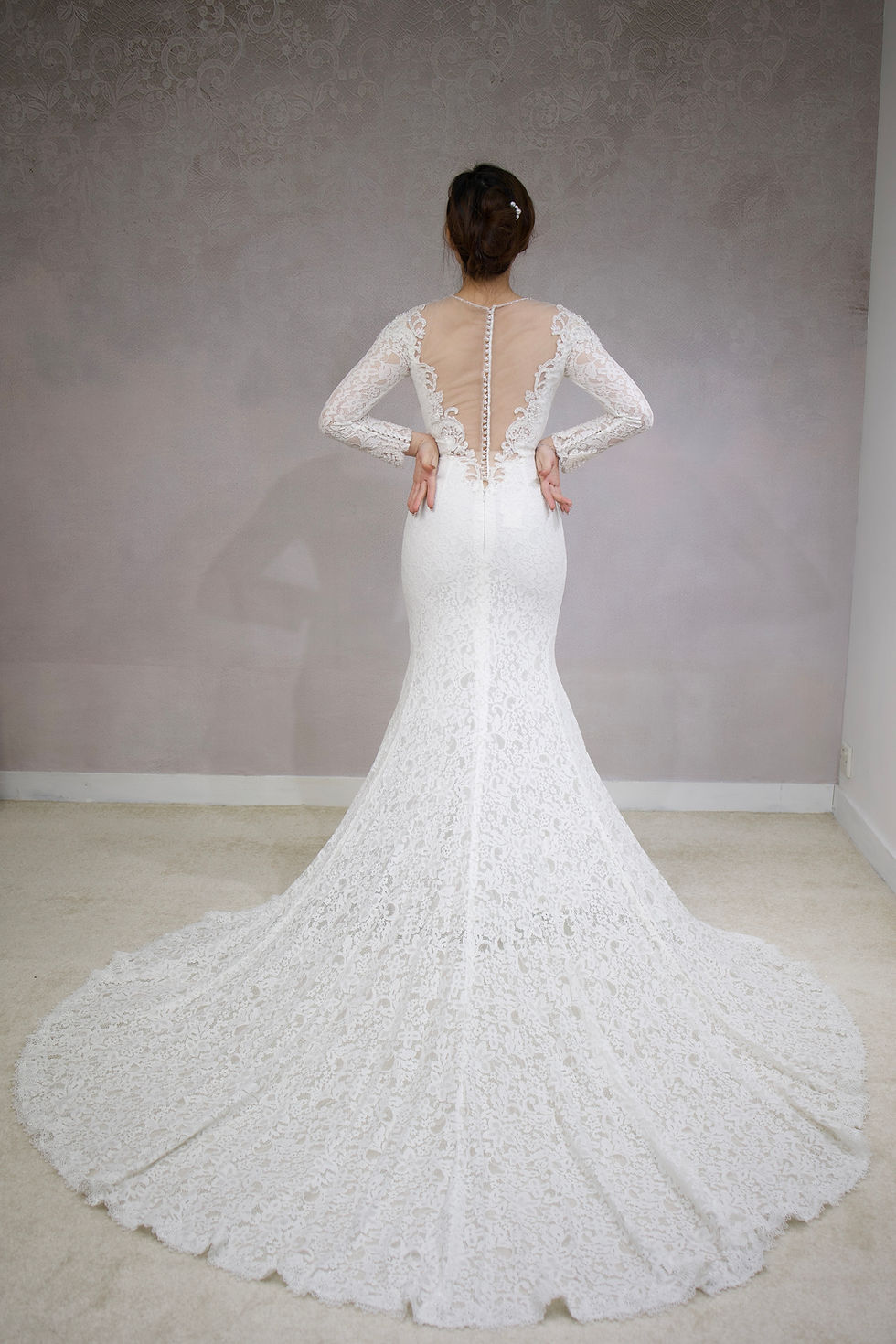 縮圖：WD157 ‘Aolisha‘ 手工釘珠蕾絲魚尾透膚長袖魚尾婚紗