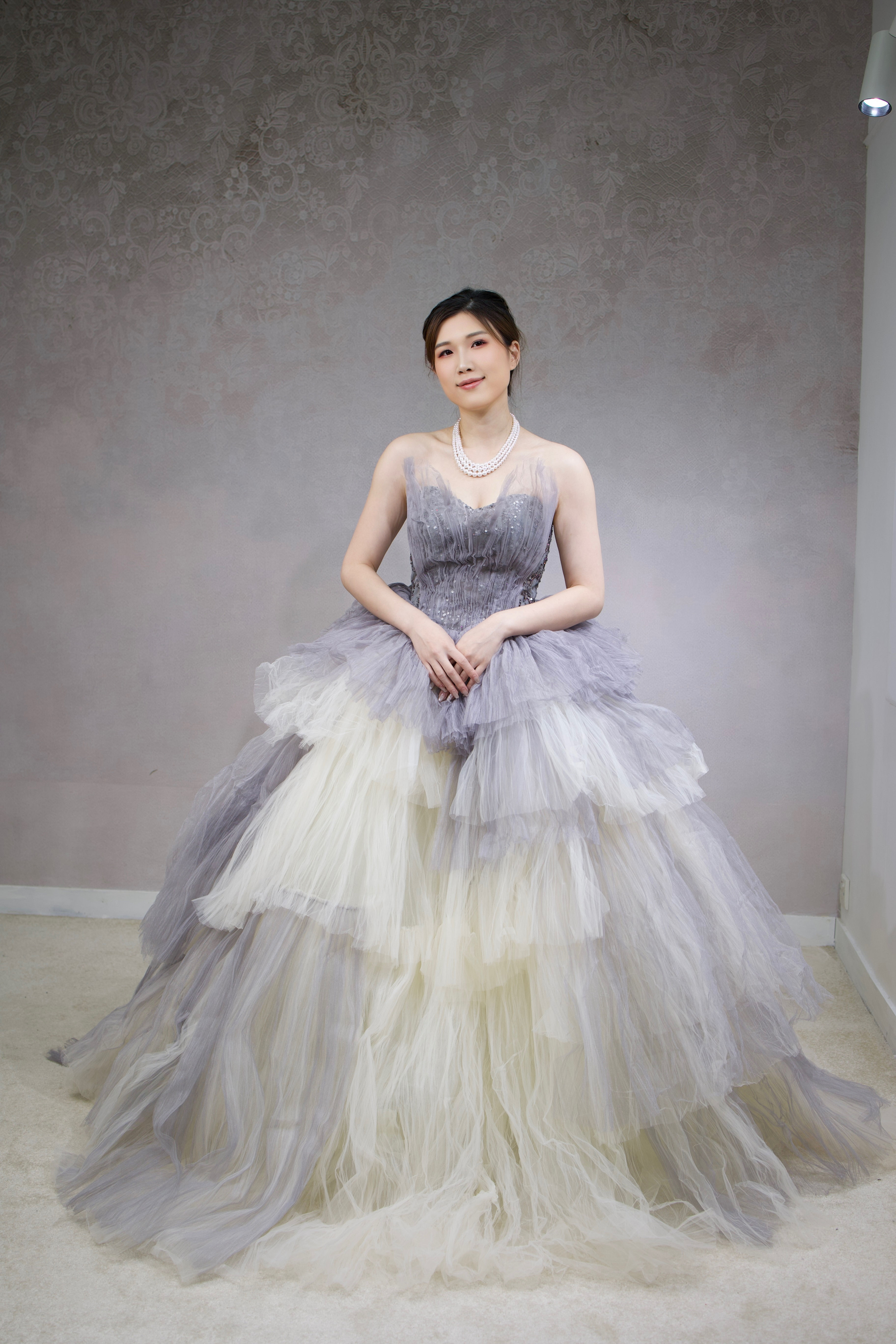 WD152 ’ Grace Kelly Korea ‘ 灰色拼米白多層夢幻紗感亮片拖尾婚紗