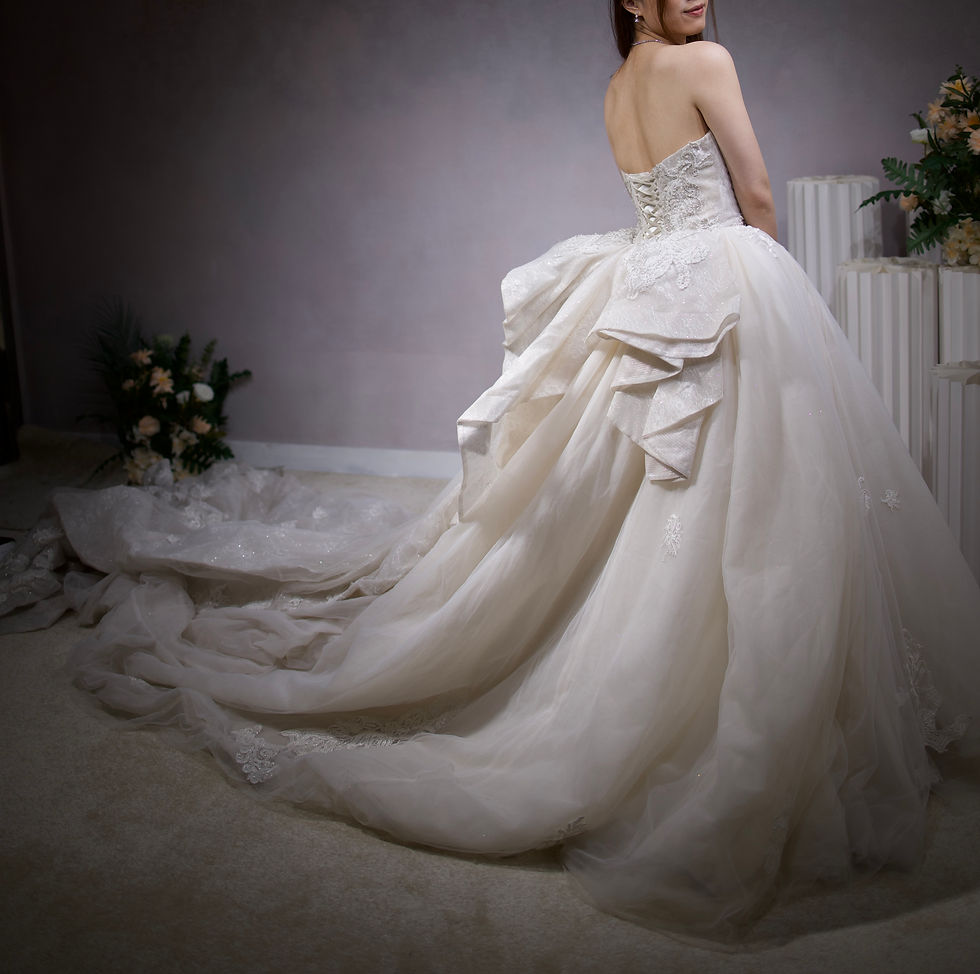 縮圖：WD026 ‘Grace Kelly Korea’平口宮廷手工串珠立體蕾絲大拖尾婚紗