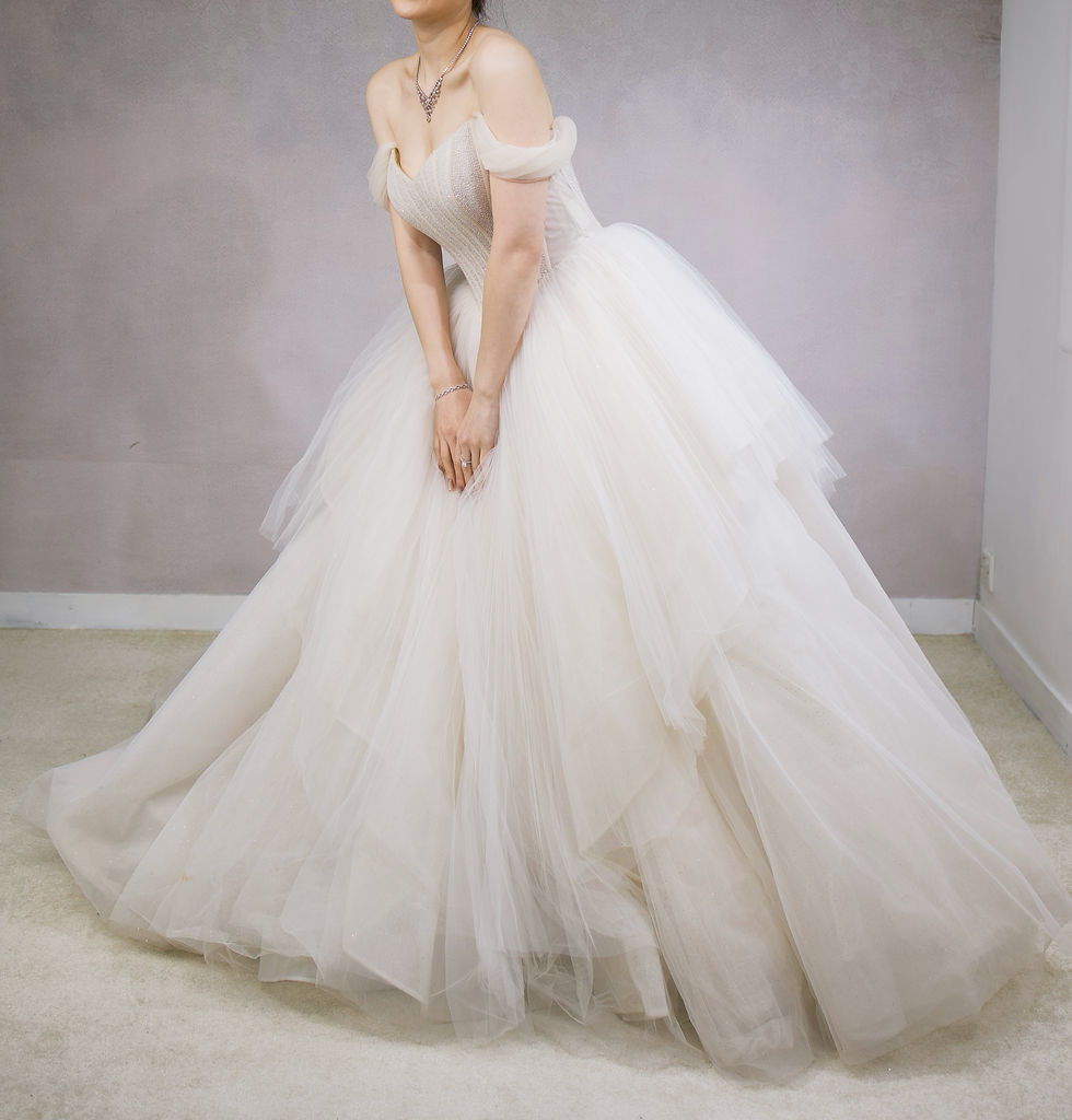 縮圖：WD154 ‘LaFine’ 手工水晶魚骨網紗拼接大拖尾婚紗