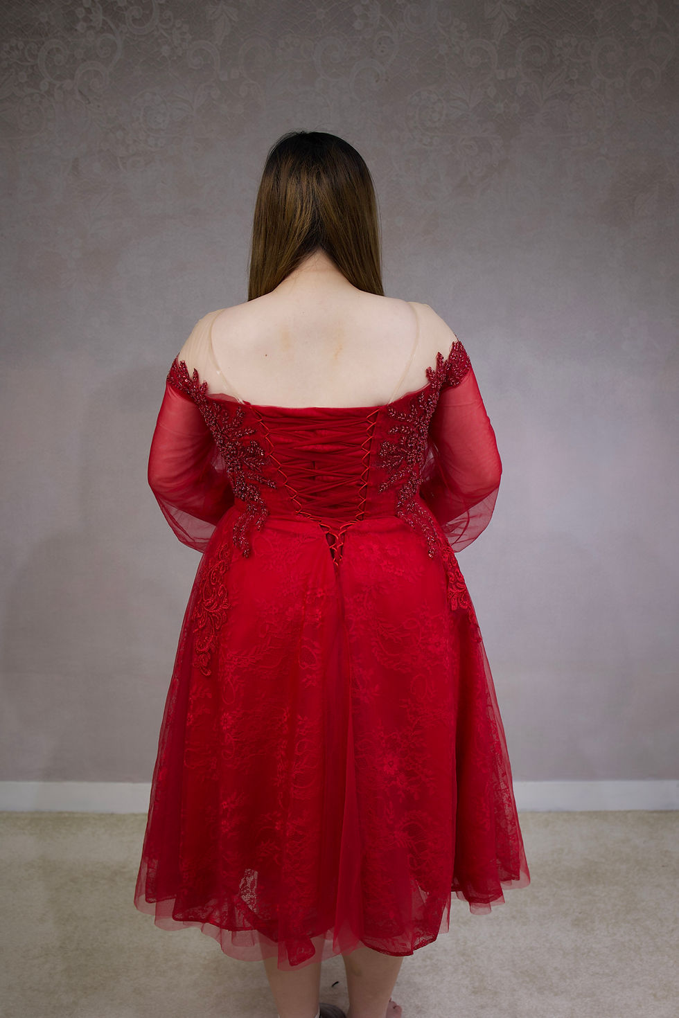 Thumbnail: RG056 落肩v領手工釘珠長袖蕾絲紅色禮服