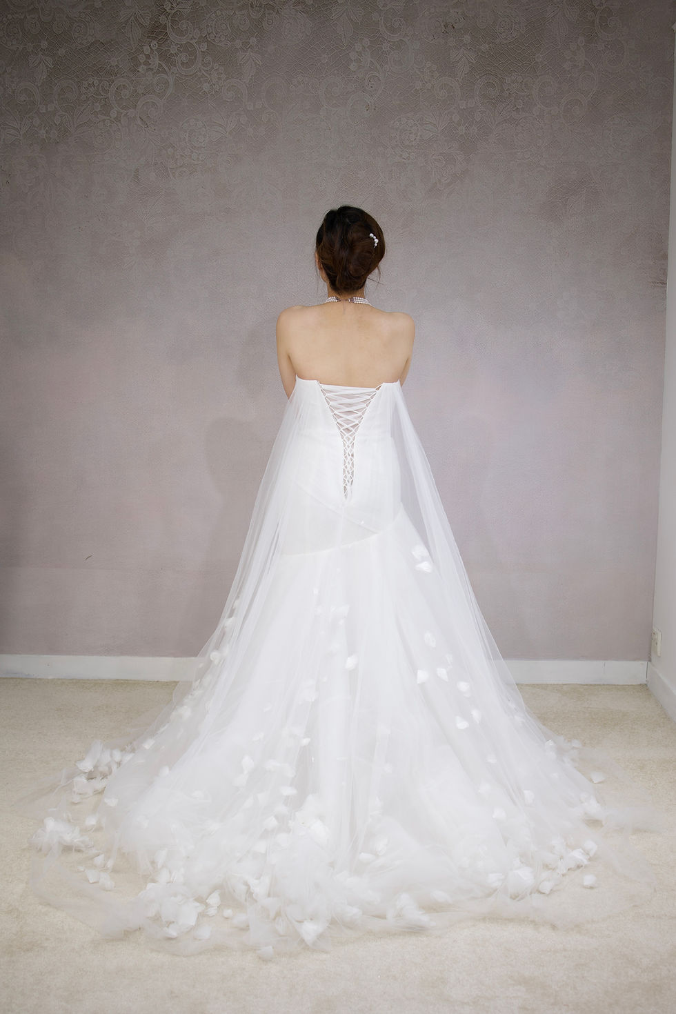 Thumbnail: WD153 ‘Grace Kelly Korea’ 花卉簡約薄紗魚尾婚紗