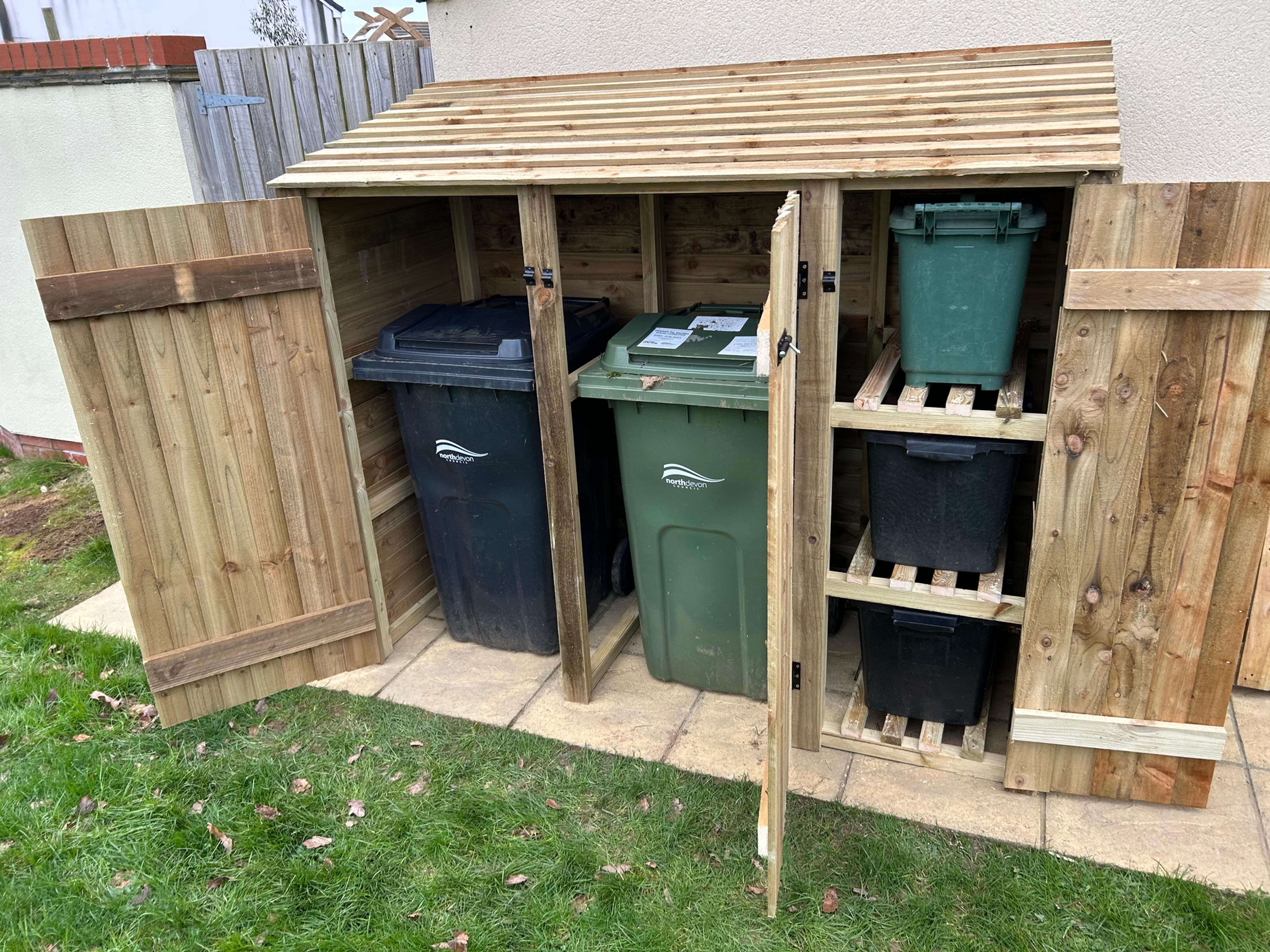 2 Wheelie bin and recycle storage with Doors