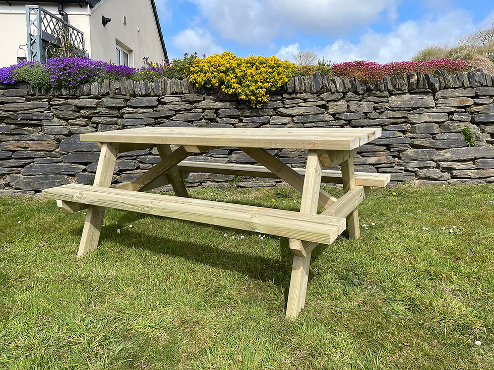 Thumbnail: Picnic bench