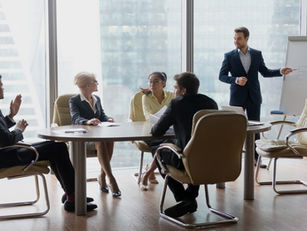 people in a metting for Learn the differences between 510(k) and De Novo pathways for FDA medical device authorization. Get expert tips to ensure regulatory success and market entry.