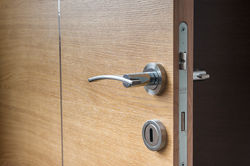 door-1089638_960_720.jpg