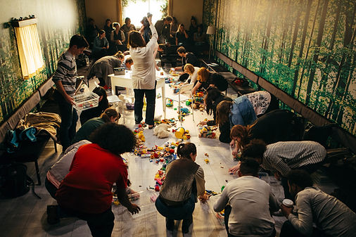 (6)Suzy Storck_The Gate_ Helen Murray.jp