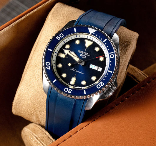 strapcode-watch-bands-XSX1A-B-22A20BZZ00-S5GMT_Seiko-5-Sports-SRPD71K2-Blue-MT-T_3d4a88a3-