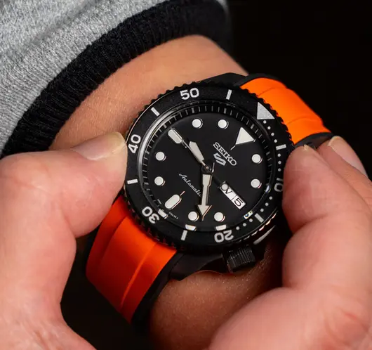 strapcode-watch-bands-XSX1A-JA-22A20BZZ00-S5GMT_Seiko-5-Sports-SRPD65K1-Black-WS-MT-S_42db