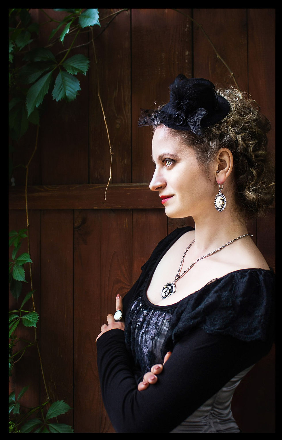 Миниатюра: Черная шляпка