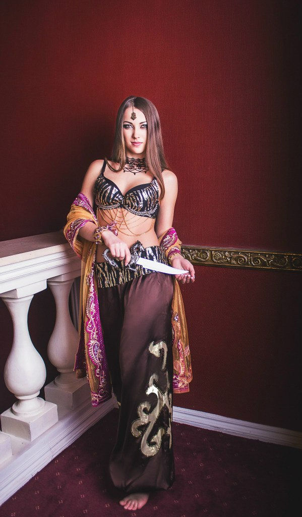 Миниатюра: Черно-золотой восточный костюм