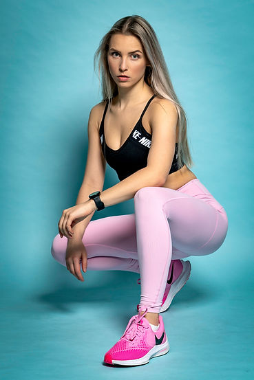 YOUNG RUN model Lucy