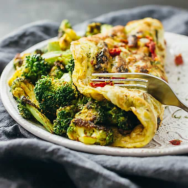 15 Irresistible Vegetarian Omelets to Make for Breakfast.png