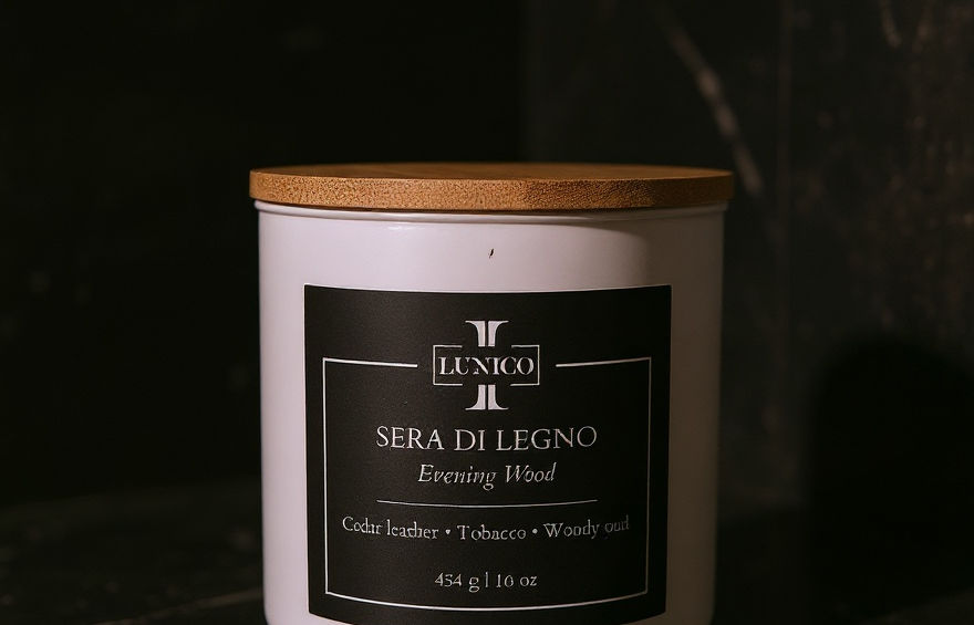 Sera de Legno luxury candle by Lunico Candles