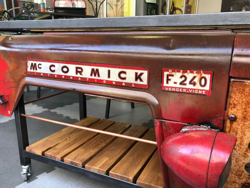 Miniature : Table capot tracteur MC CORMICK F240 SLAMMED :)