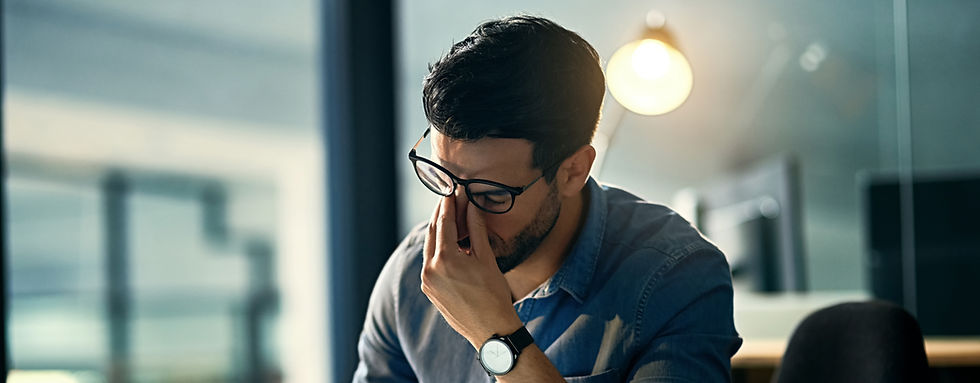 Person mit Stress und Erschöpfung – typische Symptome bei Burnout