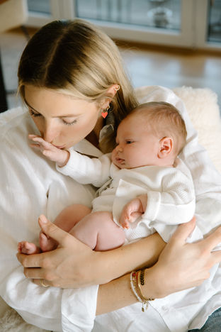 babyshooting-newbornshooting-hamburg-baby-maschapohl-fotografin-familienmomente-liebe-emotion-nähe