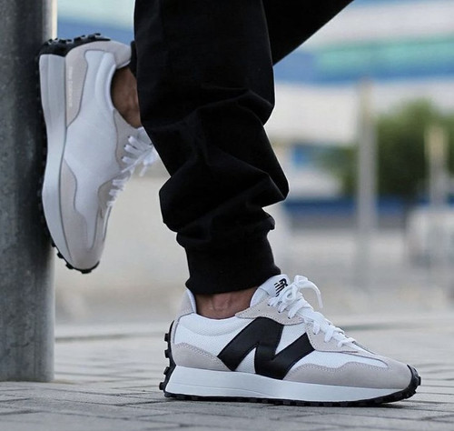 New Balance 327 Brancas New Balance 327 Preto E Branco NEW BALANCE