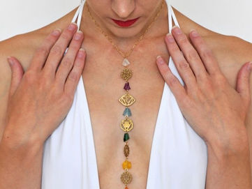 Los beneficios de usar joyas de los Chakras