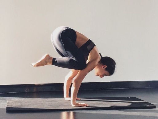 Kakasana y Bakasana o el cuervo y la grulla