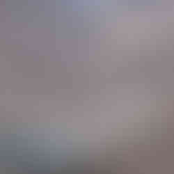 Trekking au lac d’Ifni dans le Haut Atlas au Maroc avec vue sur les montagnes et les sentiers de randonnée.