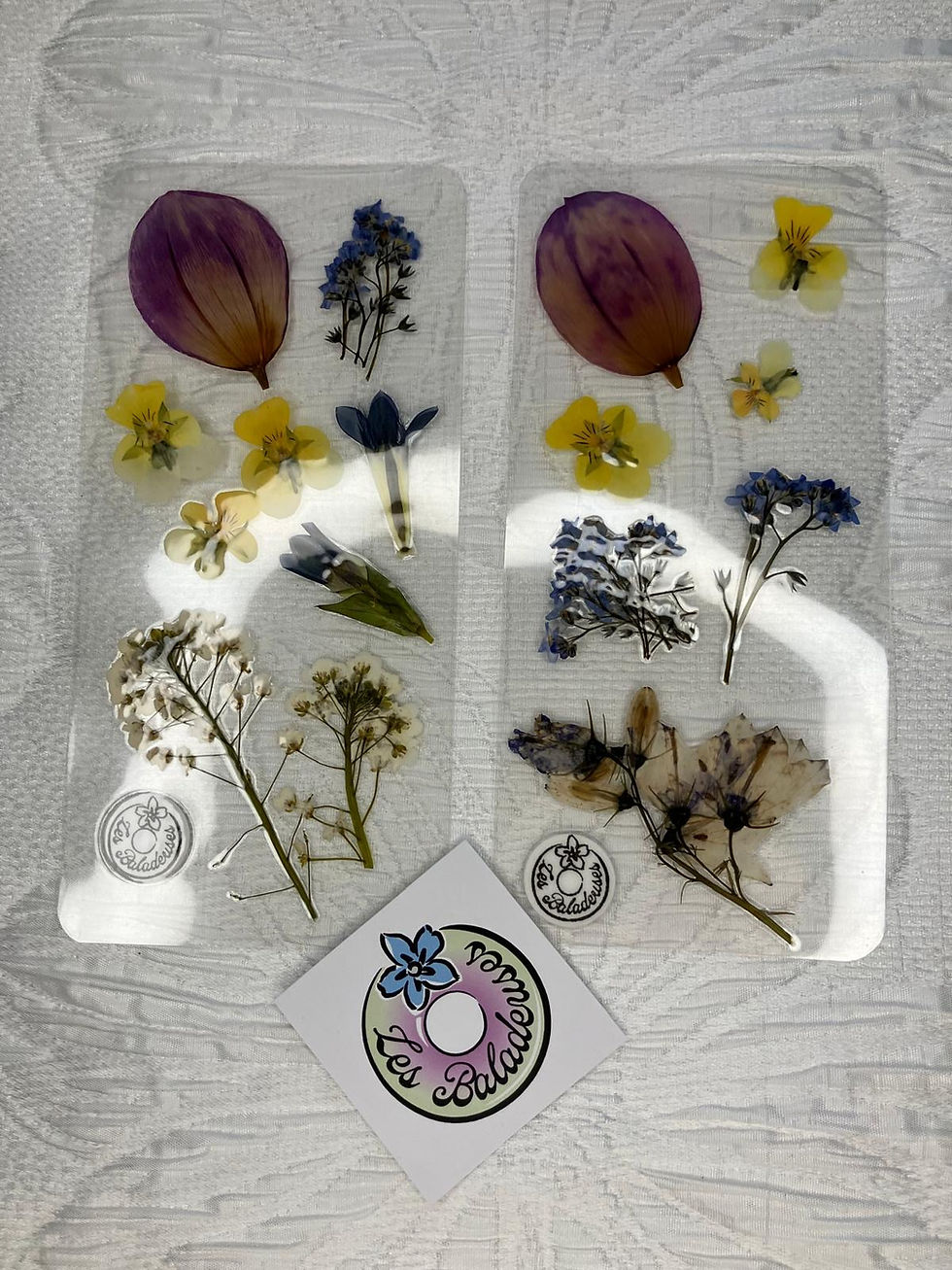 Deux marque-pages fleuris avec fleurs séchées, logo, Les Baladeuses, Lot de 3.