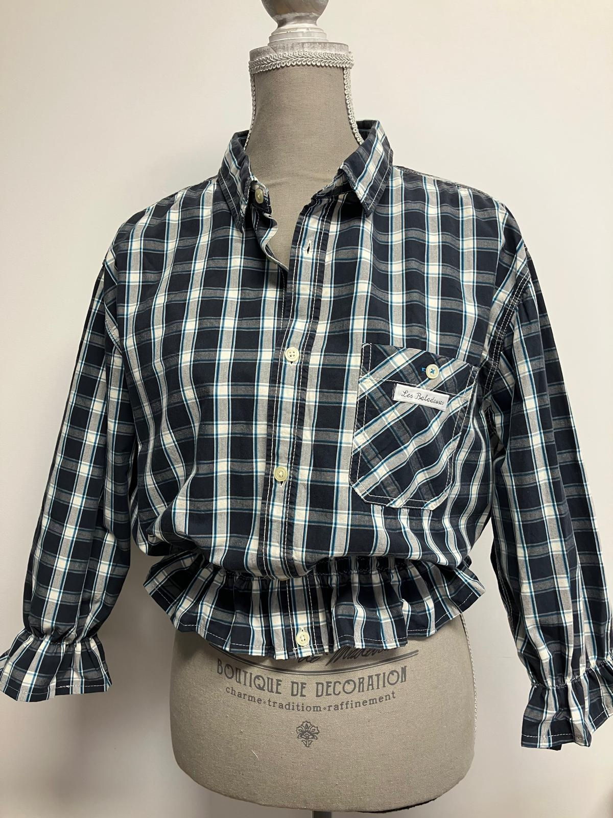 Chemise cintrée noire et blanche à carreaux, détails du vêtement, Les Baladeuses.