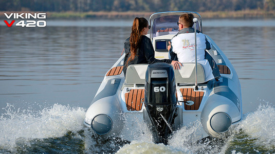VIKING V420 boat with two people on water