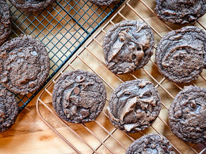BAKERY-STYLE DOUBLE CHOCOLATE FUDGE BROWNIE COOKIES